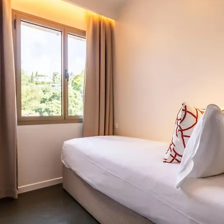 Hotel Du Parc Cavalaire Sur Mer 4*