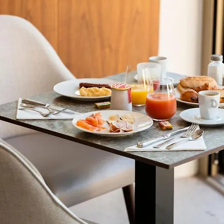 Hotel Du Parc Cavalaire Sur Mer 4*