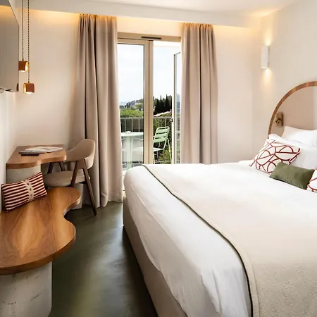Hotel Du Parc Cavalaire Sur Mer 4*