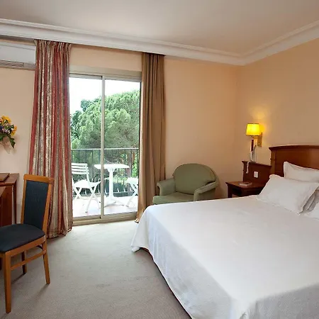 Hotel Du Parc Cavalaire Sur Mer 4*